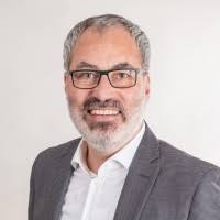 100+ perfiles de «Farner»