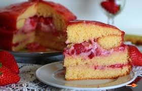 È bello alto e perfetto da farcire con le creme che più preferiamo! Torta Alle Fragole Con Cuore Di Crema Il Fuoco Acceso