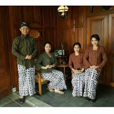 Untuk itu sudah menjadi kebanggaan. Pakaian Adat Yogyakarta Modern Gagrak Lurik Penggunaannya