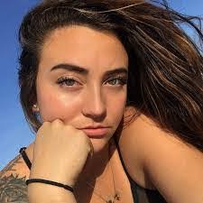 Danielle Soden's Instagram, Twitter & Facebook