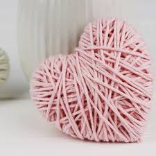Huhu Ihr Lieben Was Macht Ihr Aus Alten Wollresten Ich Habe Diese Kleinen Herzen Aus Wolle Fur Den Valentin Diy Wool Diy Crafts For Adults Easy Diy Crafts