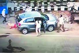 Delhi News : woman Driving Car Crushed Elderly Couple Both Died - Amar  Ujala Hindi News Live - कार चला रही महिला ने बुजुर्ग दंपती को कुचला, दोनों  की मौत