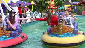 Cu punctele de pe card ai acces la atractii, magazinul de mai exista si bratara cu 40 de puncte , care include o singura intrare in parc si este dedicata copiilor cu varste curpinse intre 3 si 12 ani , cu. Miramagica Cel Mai Cool Parc De Distractii Din Romania Youtube