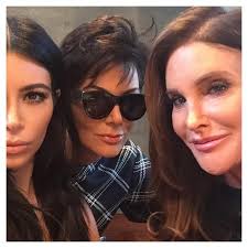 Selfie Pertama Caitlyn Jenner & Mantan Istrinya, Cantik Mana?