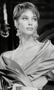Mix Inspirations 24 03 16 Beauty Christy Turlington Pixie Haircut