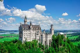 So wandern wir mit kinderwagen zum königsschloss hier beginnt die wanderung mit den kindern. Fussen Im Allgau Neuschwanstein Mountainbiken Wandern Und Mehr