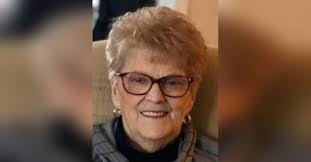 Lily Lindsey's Instagram, Twitter & Facebook