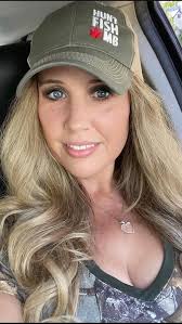 Shauna Lowe's Instagram, Twitter & Facebook