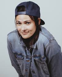 Lisa Best's Instagram, Twitter & Facebook