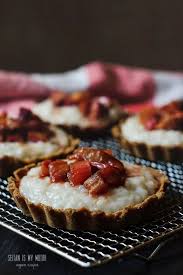 Rhubarb Rice Pudding Tartelettes Seitan Is My Motor Recipe In 2020 Rhubarb Vegan Dessert Recipes Rice Pudding
