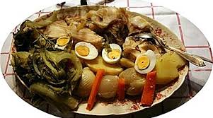 Doces e cupcakes decorados para o natal | como árvore de natal de bolinhas de queijo, o aperitivo mais fácil para esta consoada (casal mistério). Comidas De Natal Gastronomia Tradicional Folclore Pt