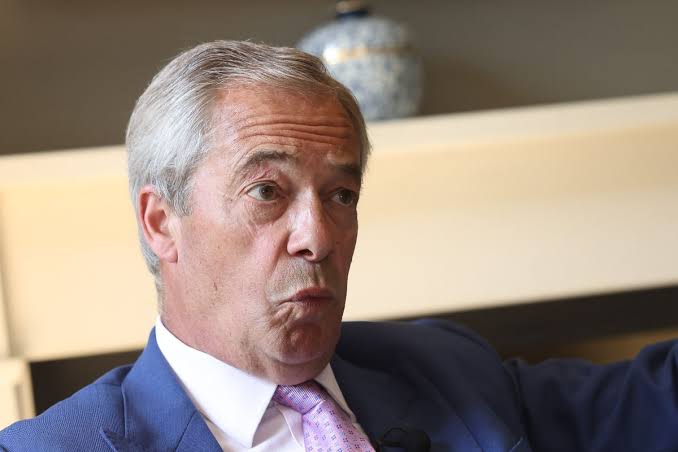 Nigel Farage has made clown of himself with Clacton by-election - it's  funnier than any show on the pier' - The Mirror