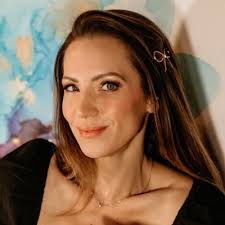 Karen Bracey's Instagram, Twitter & Facebook