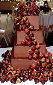 Tall Square Chocolate Strawberry Cake Gateau De Mariage Au Chocolat Beaux Gateaux De Mariage Beau Gateau