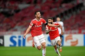 Esse estrume é tão ruim que mancha a história da camisa que veste. Galhardo Pode Fechar Primeiro Turno Com Mais Gols Que Gabigol Em 2019