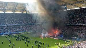 Ergebnisse, tabellen und statistiken von der bundesliga bis in die kreisklasse. Hamburg Fans Show Their True Colors As Relegation Becomes Fact Sports German Football And Major International Sports News Dw 12 05 2018