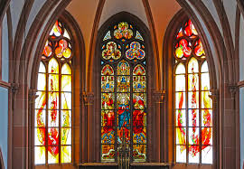 Das südfenster, 1952 von hans breinlinger geschaffen, zeigt die geburt christi. Kirchenfenster Chronik