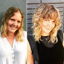 30 Wunderschone Kurze Frisuren Fur Lockiges Haar Mit Pony Short Layered Curly Hair Curly Hair With Bangs Layered Curly Hair