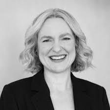 Sarah Spink's Instagram, Twitter & Facebook