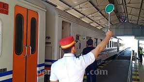 Kereta api ini pun memulai pengoperasianya yang pertama pada tahun 1961 dengan kelas bisnis. 5 Kereta Api Terlambat Masuk Stasiun Besar Kediri Beritajatim Com