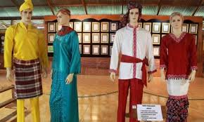 Setiap adat yang dijalankan mempunyai maksud yang tersendiri. Bajang Pakaian Adat Tradisional Suku Minahasa Celebes