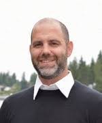 Dee Hollenbeck's Instagram, Twitter & Facebook