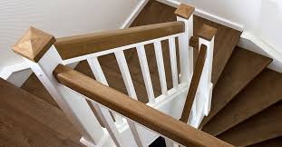 Eine ultra moderne treppengestaltung namens kragarmtreppen sorgt für eine stylische und einladende atmosphäre im innenbereich. Start Jowi Holz Innenausbau Gmbh Dauerhafte Treppenrenovierung