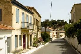 Η κίνησή της που έκανε άνω κάτω την παραλία. Anw Polh Kyparissias Eley8eria Online