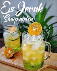 Panaskan air sampai mendidih, tambahkan kayu manis, cengkih, brown sugar, dan coklat manis sedang, masak lagi sampai mendidih. 15 Resep Minuman Ala Kafe Enak Dan Gampang Dibuat Sendiri