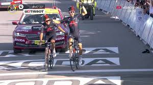 Richard carapaz und michal kwiatkowski (ineos grenadiers) bejubeln den sieg auf der 18. Mihai Simion On Twitter That Was Close A Photo Finish Michal Kwiatkowski Wins Stage 18 Of Tour De France His First Victory In A Grand Tour Arriving Hand In Hand With
