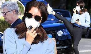 Katharine Mcphee 36 Turns The Street Into Her Own Personal Gym Daily Mail Online