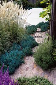 111 Gartenwege Gestalten Beispiele 7 Tolle Materialien Fur Den Boden Im Garten Gartenweg Gestalten Gartengestaltung Gartenweg