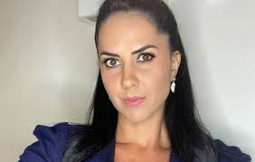 Fina Estampa: Solange e Daniel têm primeira noite de amor