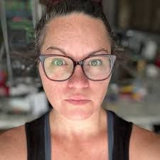 Amanda Lawson's Instagram, Twitter & Facebook