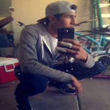 Stream Aaron Heras music