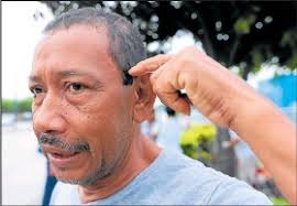 Partió' con el puñal en la cabeza!