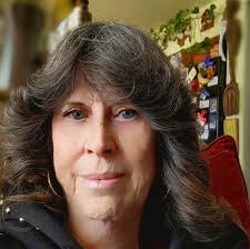 I've just been to a pet shop and asked the bloke whether I should give my  dog a tin of Pedigree Chum or a bone. He said "What's the dog's name?" I