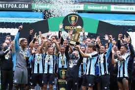Acompanhe as notícias do grêmio no ge.globo. Massagista Com 48 Anos De Gremio Levanta Taca Da Recopa Gaucha No Meu Armario Nao Cabe Mais Gremio Ge