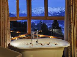 Sep 10, 2020 · whether you're looking for some romantic rest and relaxation with your new spouse or an exciting adventure in a new locale, we've got you covered. Luxury Hotel Bathtubs With Spectacular Views The I Escape Blog