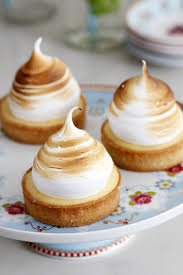 If You Like Lemon Meringue Pie You Re Gonna Love This Recipe These Refreshing And So Delicious Pies Are Hard To Resis Lemon Meringue Sweet Tarts Tart Recipes