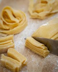 Tagliatelles Maison Sans Machine Free The Pickle Recette En 2020 Recette Tagliatelles Recette Pate Maison