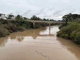 Nível do rio Negro ultrapassa 5 metros e reacende alerta para nova inundação