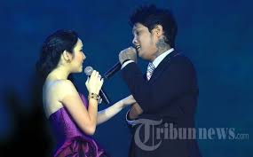 By de box cafe with song key, bpm, capo transposer, play along with guitar, piano, ukulele & mandolin. Chord Gitar Seluruh Nafas Ini Last Child Feat Gisel Lihatlah Luka Ini Yang Sakitnya Abadi Tribunnews Com Mobile