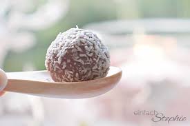 Das ist gar nicht so schwer, wie sie denken. Schoko Kirsch Pralinen In Kokos Einfach Selber Machen Einfach Stephie