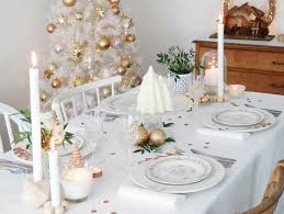 Une Table De Fete Pour Un Noel En Or Decoration Table De Noel Table De Noel Table De Fete