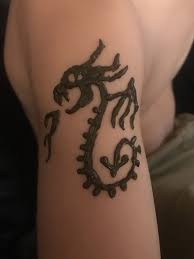 Finally, cover your tattoo with plastic wrap for at least 6 hours before peeling off the paste. Henna Tattoos At Home Vtwctr