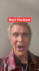 Meet the band 🎤👊🏻 #PassThePhone #BillyIdol #OnTour @Steve Stevens