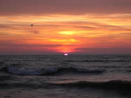 Driving distance from sheboygan, wi to chicago, il the total driving distance from sheboygan, wi to chicago, il is 149 milesor 240 kilometers. Sheboygan Wisconsin Sunrise On Lake Michigan Sheboygan Sheboygan Wisconsin Beautiful Sunset