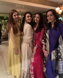 Aishwarya Rai Preity Zinta Aishwarya Rai Photo Sister Poses