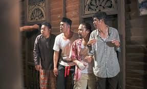 It is a sequel to hantu kak limah balik rumah (2010) and husin, mon dan jin pakai toncit (2013) as well as the third and final film in hantu kak limah film series. Sinopsis Hantu Kak Limah Wanzawawi Dot Net